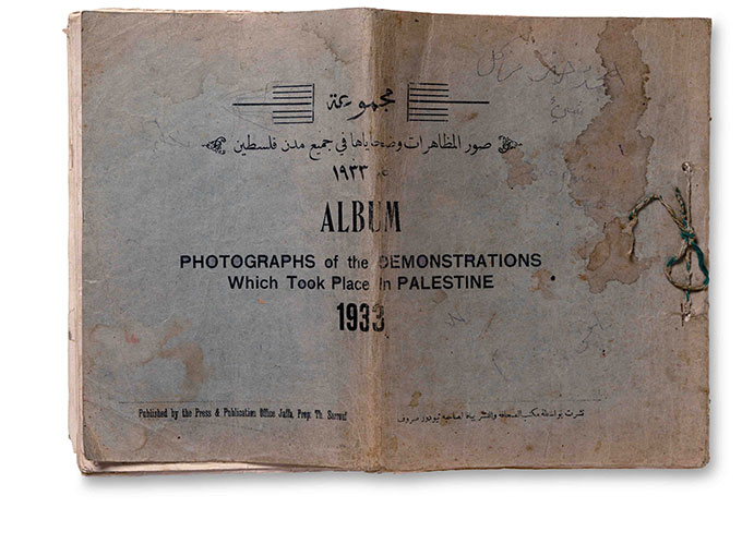 Boken "Photographs of the Demonstrations Which Took Place in Palestine 1933". Fotograf ukjent