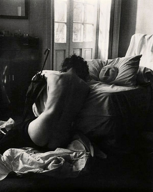 Kati Horna: «Ode to Necrophilia,» Series Fetish I, publisert i magasinet S.nob, Mexico, 1962.