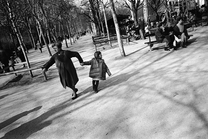 People in Paris © Dan Skjveland