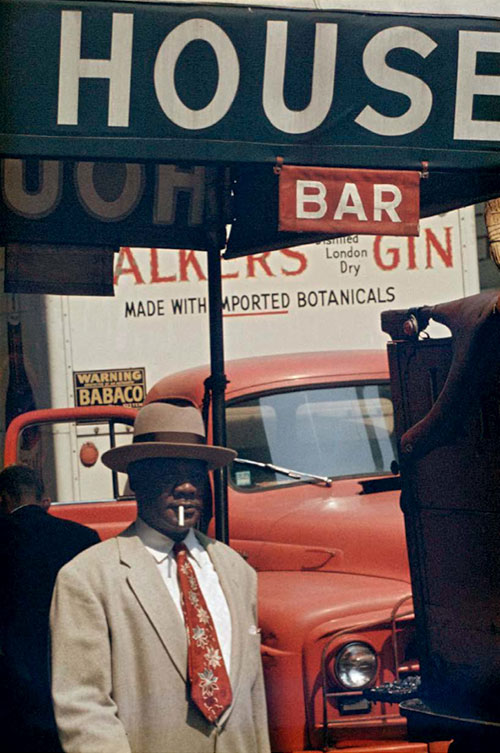 Harlem, 1960 © Saul Leiter. Courtesy Howard Greenberg Gallery, New York