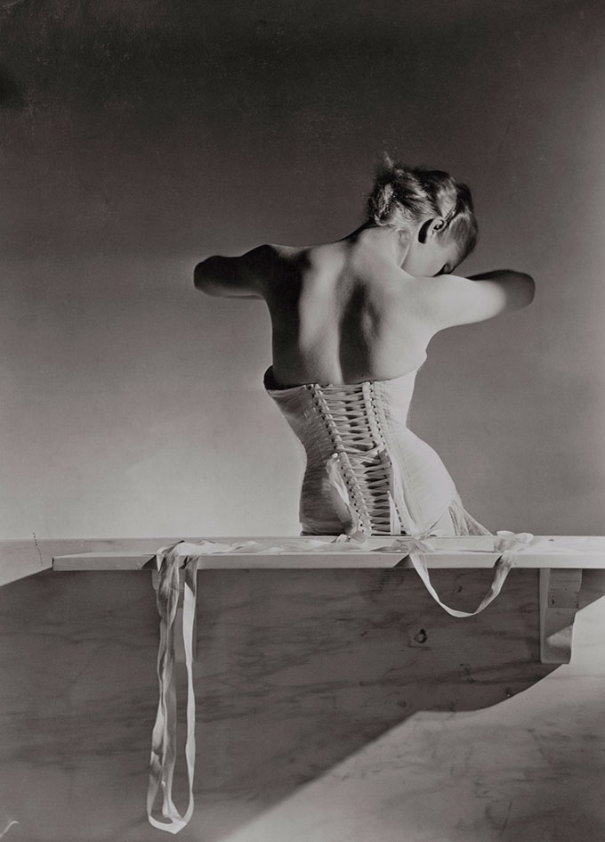 Mainbocher Corset, 1939, © Horst P. Horst, Condé Nast Horst Estate