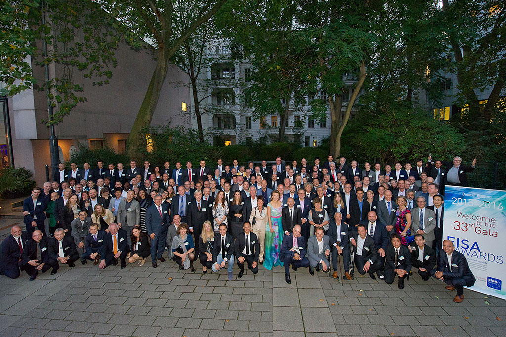 Prisvinnere og EISA-jury fotografert i forbindelse med utdelingen av EISA-prisene i Berlin i 2015.