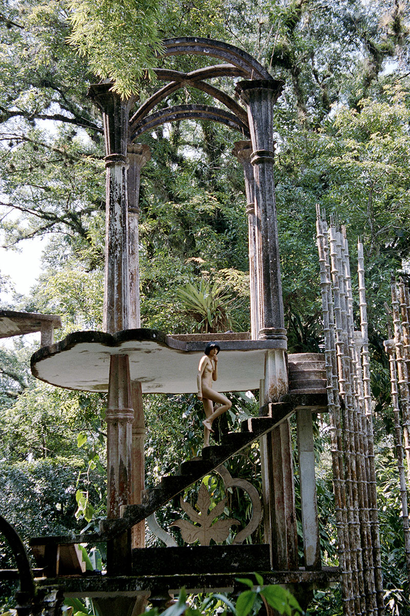 Nora Morales in Las Pozas © Amanda Charchain